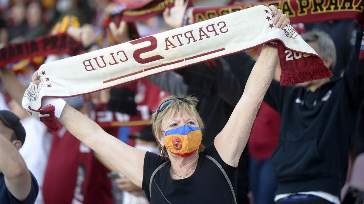 Anglie a Německo řeší návrat fanoušků na stadiony. Česko přesný opak